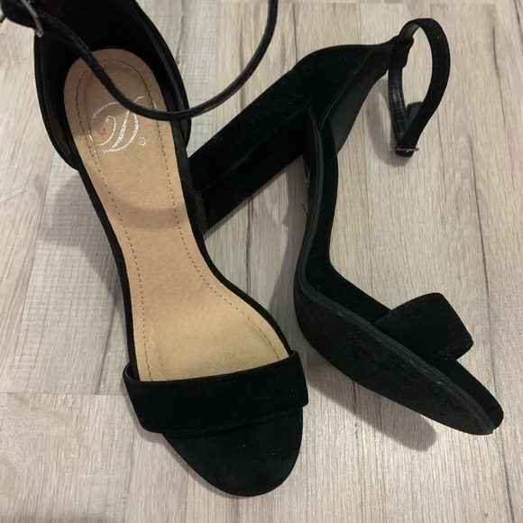 Black suede heels - Picture 4 of 5